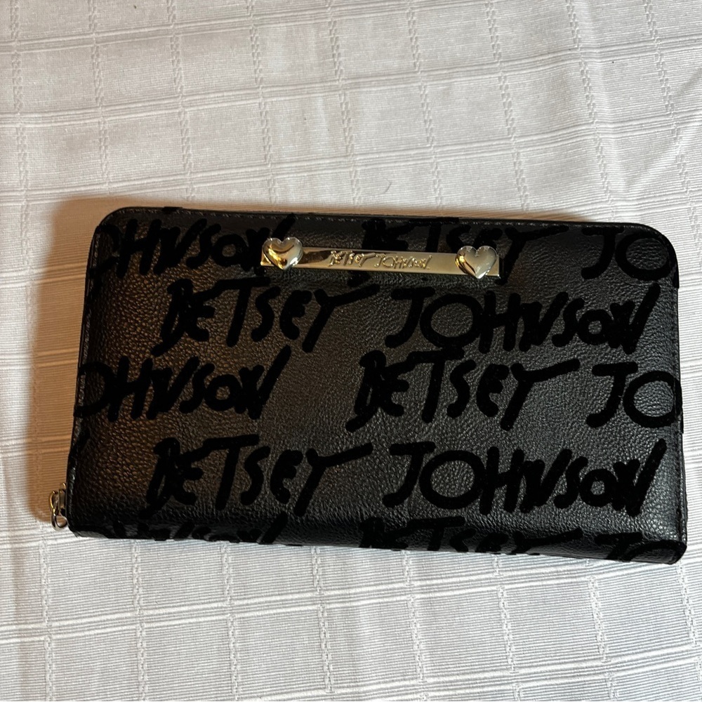 Betsey Johnson Embossed Black Velvet Script Wallet w/ Silver Hearts Whimsigoth - Picture 12 of 14